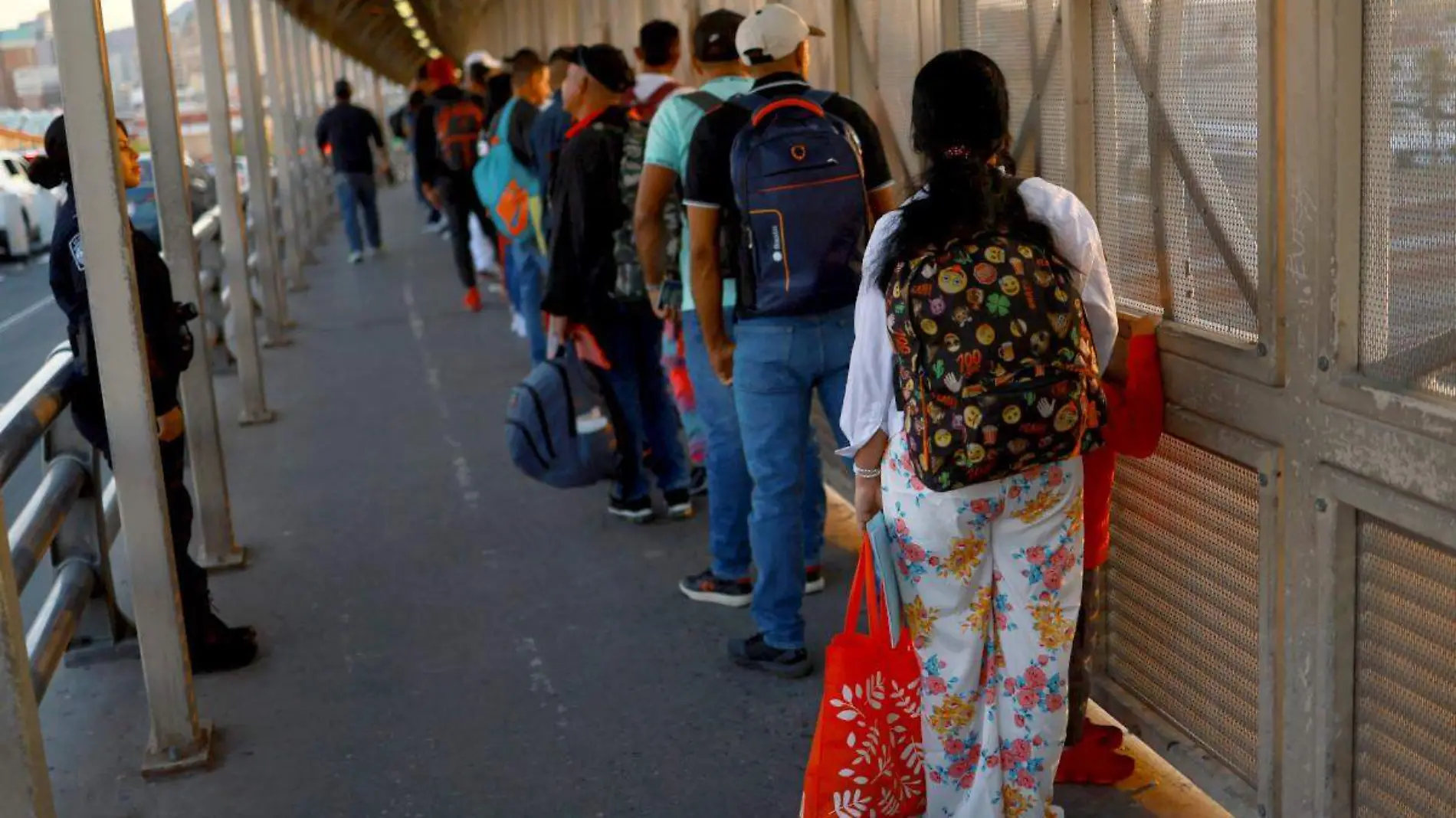 Migrantes en el puente de El Paso